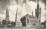 ARMENTIERES Place Du Général De Gaulle, église St Vast Et Monument Au Morts - Armentieres