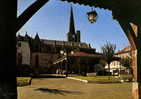 MIREPOIX (Ariège) - Place Du Maréchal Leclerc, La Halle Et L´Eglise (XIVe - XVe - XVIe Siècles) - Mirepoix