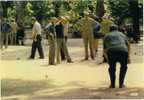 30  NIMES  UNE PARTIE DE PETANQUE JEU DE BOULES - Petanca