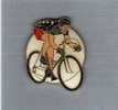 * Pin's  Sport  CYCLISME  Avec  Cycliste  N° 54 - Wielrennen