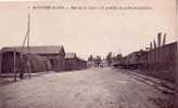 62 - Bapaume - Rue De La Gare à Gauche La Gare Prvisoire (train, Chemins De Fer) - Bapaume