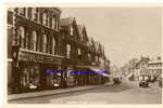 Cp ANGLETERRE  WOKINGHAM  Market Place ( WALKERS STORES , Voitures Automobiles ) - Andere & Zonder Classificatie