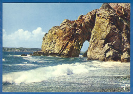 Frankreich; Crozon; Presqu'île De Crozon; Rocher Decoupe Sur La Cote Pres De Morgat - Crozon