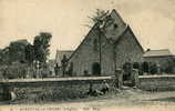 BERNEVAL-LE-GRAND - L´Eglise - 2 Hommes Devant Le Mur Du Cimetière. - Berneval