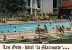 Carte Postale 74.  Les Gets  Hotel De La Marmotte La Piscine  Trés Beau Plan - Les Gets