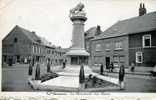 HERSEAUX....LE MONUMENT AUX MORTS...CPA ANIMEE - Mouscron - Moeskroen