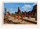 - THAÏLANDE . FOUR THAI BUDDHISTS PRIESTS WALKING . AYUDHAYA - Buddhism