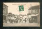 Saint Amand En Puisaye (58) - Place Du Marché ( Animée Cachet Ferroviaire GAUGEY édit.) - Saint-Amand-en-Puisaye