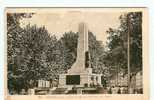 12 - DECAZEVILLE - PLACE WILSON Et MONUMENT Aux MORTS - Scan Recto-verso - Decazeville