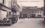 CORREZE.EYGURANDE.AVENUE DU COMMERCE AVEC BEAU PLAN D AUTOMOBILE  Cp Avec Plissure Coin Haut Droit Non Prononcé - Eygurande