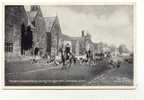 UK133  BROADWAY : The North Cotswold Hounds Passing The Lugon Arms (hunting, Jacht ) - Other & Unclassified