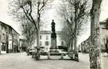 LOIRE -ref  150- St Germain Laval -place De La Genetine Et Monument Aux Morts   -carte Bon Etat - - Saint Germain Laval