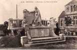 Le Monument Aux Morts Et Les Ecoles - Sancerre