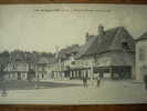 18 - AUBIGNY - VILLE - Place Du Marché, Coté Nord-est. (animée) - Aubigny Sur Nere