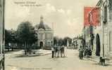 CPA 86 : INGRANDES    La Place De La Mairie Animée     VOIR DESCRIPTIF  §§§§§§§§§§§§§ - Ingrandes