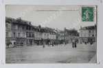 CPA - 27 - BEAUMONT LE ROGER - Place De L'Hotel De Ville - Beaumont-le-Roger