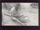 Guyane Carte Photo Village Indien Femme Aux Seins Nus Préparation Cuisine ? Oiseau Posé Sur Le Pied Belle Carte - Other & Unclassified