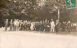 Carte Photo:Groupes De Personnes Endimanchées Tenant Un Fouet A La Main - A Identifier