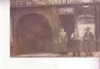 Personnages Devant  MAGASIN  -  C. BARRIE  -  Vins & Liqueurs - Bières     - Carte Photo - - Shops