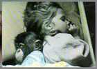 Jolie CP Humour Animal Singe Et Enfant Fille Fillette Qui Suce Son Pouce - A Circulée - Singes
