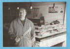 CP-Joachim Le Gouellec Dans Sa Boucherie - étalage De Viande - Couteau De Boucher à Auguiser- Le Faouët - Morbihan - Shopkeepers