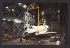 ESPACE KENNEDY SPACE CENTER - NASA - FLORIDA  THE SPACE SHUTTLE DISCOVERY ATTACHED TO ITS HANDLING SLING TO THE VEHICLE - Space