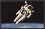 ESPACE - KENNEDY SPACE CENTER - NASA - FLORIDA USA - AN ASTRONAULT IN SPACE PROPELLED BY A MANEUVERING UNIT - Space