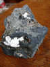 GEODE DE BLENDE  SUR  GANGUE BARYTINE ET PYRITE 7,5 X 6 CM LES MALINES - Minerals