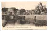 53 - MAYENNE  -  L´ Eglise Notre-Dame Et Le Château  Animée : Lavoir Et Laveuse - Mayenne