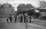 La Place Des Pavillons Et L´entrée Des Petits Boulevards - Gournay-en-Bray