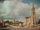 33 - MERIGNAC - La Place Et L' Eglise. ( Voitures: Citroen 2 CH, DS,Coccinelle...) CPSM - Merignac