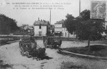 La Place De La Gare, Coté De L'arrivée De Paris : La Voiture De Monthéry Et La Voiture De Ste Geneviève-des-Bois - Saint Michel Sur Orge