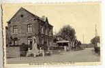 13516 - Sart (Joubiéval) - Le Monument Aux Morts Et L' Ecole - Lierneux