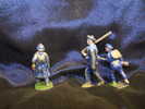 LOT DE 3 SOLDATS   EN METAL PEINT - Leger