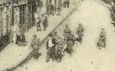 DOULLENS  Le Maire Accompagné D'officiers Allemands Allant Réquisitionner Des Autos  Septembre 1914 - Doullens