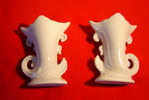 PORCELAINE BLANCHE LIMOGES / PAIRE DE VASES CORNETS D EGLISE 1920/30 PARFAIT ETAT - Altri & Non Classificati