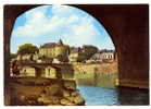 {35719} 53 Mayenne Mayenne , Le Pont Neuf Et Le Château ; Animée Pêcheur ; Ed Artaud N° 22 - Mayenne