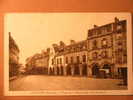 CPA - CARANTAN - PLACE DE LA REPUBLIQUE - LES ARCADES - LEGER SEPIA - Carentan