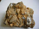 QUARTZ PYRAMIDE RECOUVERTS D'OXYDE DE FER PISSIS 13 X 11 CM - Mineralien