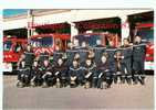 POMPIER - POMPIERS à L´ANCIENNE CASERNE SERAUCOURT De BOURGES - CAMION - FIRE TRUCK - FIREMAN - DOS VISIBLE - Firemen