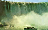 HORSESHOE FALLS, Viewed From The Deck Of The "Maid Of The Mist" - Bateau Devant Les Chutes - Carte Petit Format, 2 Scans - Chutes Du Niagara