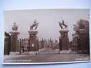 Hampton Court Palace Trophy Gates Carte Photo  Recto / Verso - London Suburbs