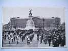 Victoria Memorial Buckingham Palace  & Guards London  Recto / Verso - Buckingham Palace