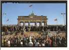 BERLIN 10 NOVEMBER 1989 TAG NACH DER MAUEROFFNUNG AM BRANDENBURGER TOR - Porta Di Brandeburgo