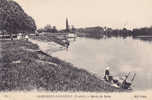 CARRIERES-Sur-SEINE.  _  Bords De Seine. Des Lavandières Sont à L'ouvrage Avec Leur Lessiveuse Et Baquet De Linge; Une C - Carrières-sur-Seine