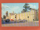 CARDIFF   Année 1965    PAYS DE GALLES . CARDIFF CASTLE. ANIMEE CPsm   1956  ,  Camion FIRESTONE - Autres & Non Classés