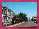 974.DOM ILE REUNION SAINT DENIS Rue De Pariset Vue Sur Le Monument Aux Morts Animée2cv - Saint Denis