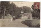 Carte Postale Ancienne Peyrolles En Provence - Place Des Tilleuls - Statue, Monument - Peyrolles