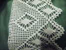 Dentelle Crochetee Main -tres Fine -retour De 65cm-longueur 230cm --retour De 65 Cm Environ-coloris Blanc-hauteur 9cm- - Pizzi, Merletti E Tessuti