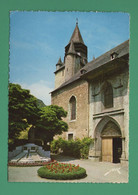 65 Campan église Et Le Monument Aux Morts  CPM Dentelée écrite En 1970 Editions Jove Pau - Campan